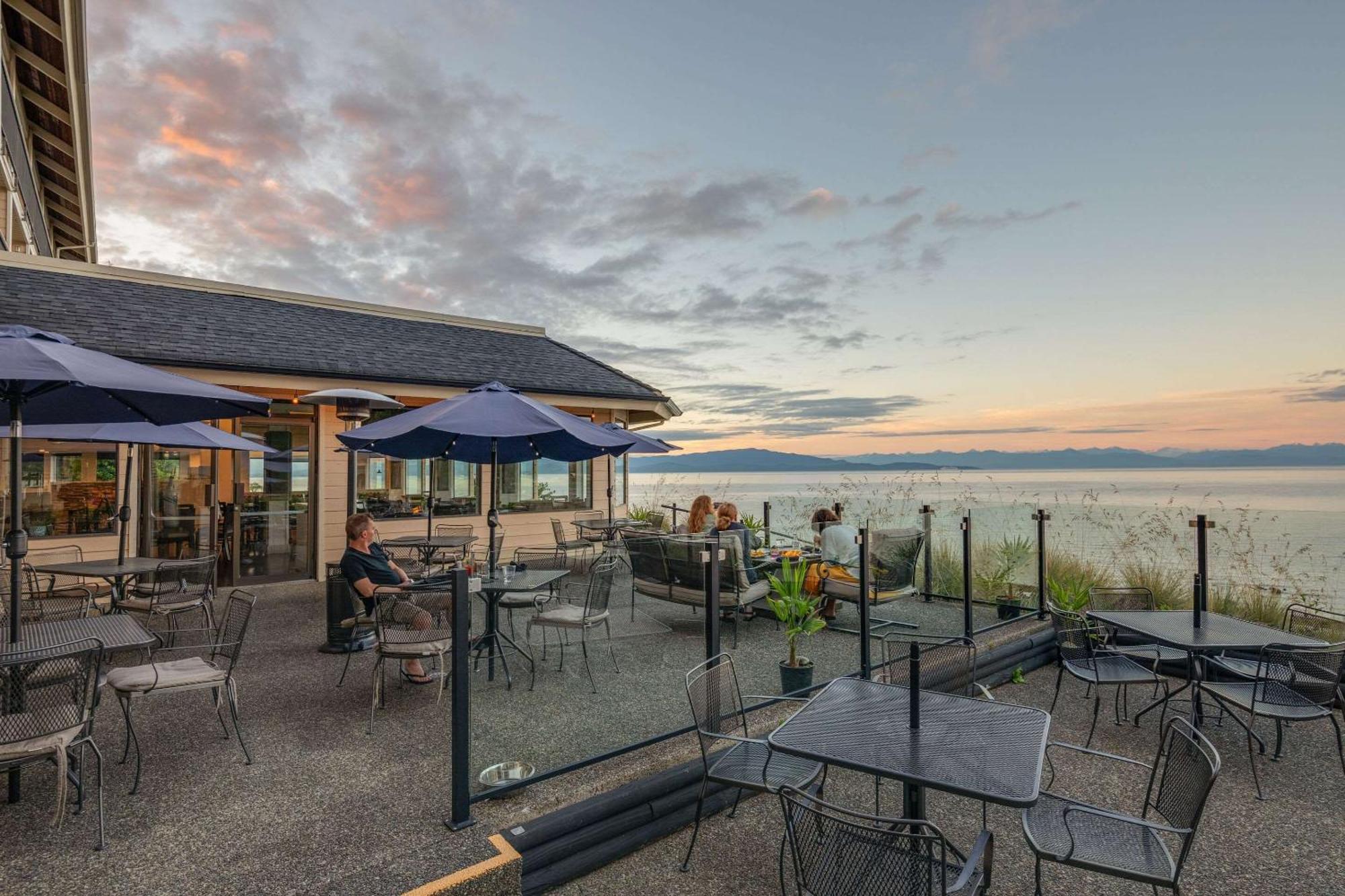 Bayside Oceanfront Resort Парксвилл Экстерьер фото