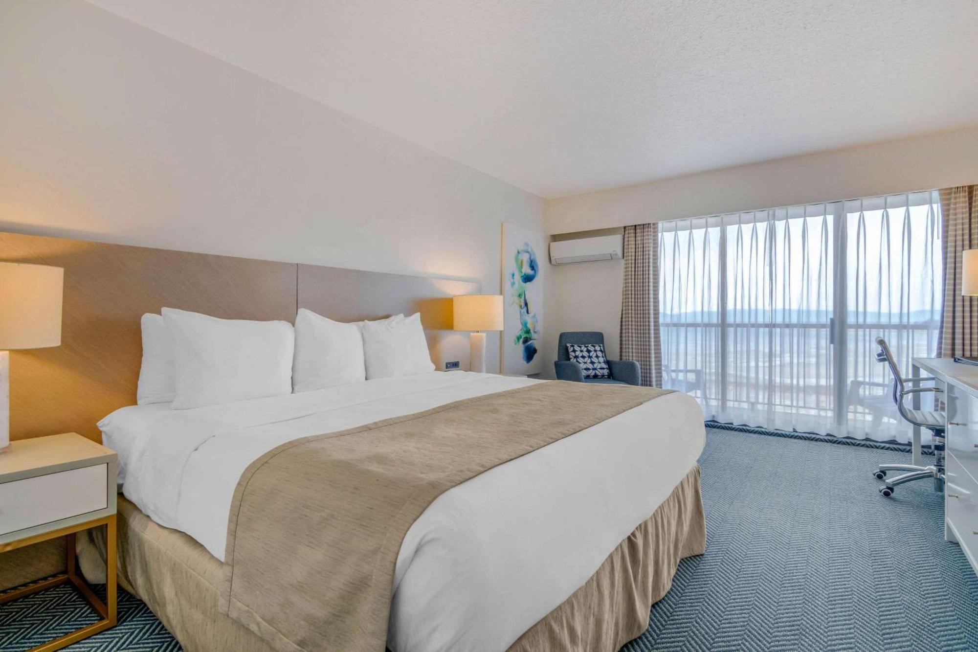 Bayside Oceanfront Resort Парксвилл Экстерьер фото